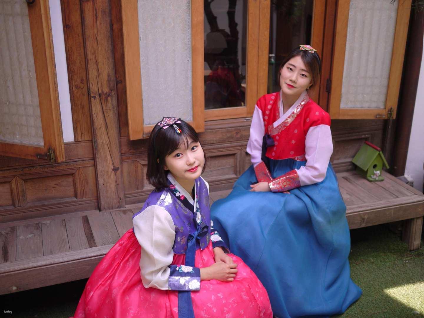 【日本語ガイド】ソウル半日市内観光 韓国伝統衣装チマチョゴリで写真撮影 景福宮＋守門将交代式＋北村＋仁寺洞 - Photo 1 of 6